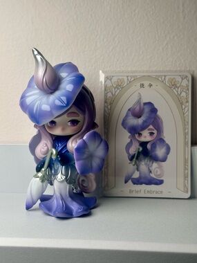 Chaka Luminous Reverie Series “Brief Embrace” Figure